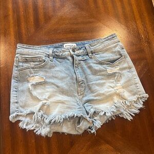 Trendy Frayed Light Blue Denim Shorts